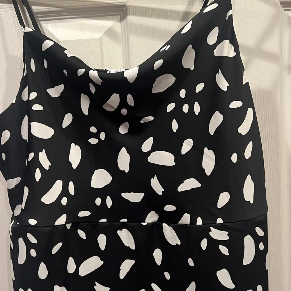 Old Navy Black and White Patterned Midi Dress - Picture 5 of 9